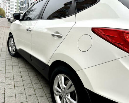 Белый Хендай их35, объемом двигателя 2 л и пробегом 178 тыс. км за 11900 $, фото 81 на Automoto.ua