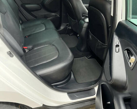 Білий Хендай іх35, об'ємом двигуна 2 л та пробігом 202 тис. км за 13500 $, фото 8 на Automoto.ua