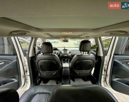 Белый Хендай их35, объемом двигателя 2 л и пробегом 168 тыс. км за 11800 $, фото 19 на Automoto.ua