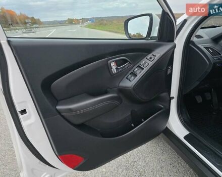 Белый Хендай их35, объемом двигателя 2 л и пробегом 211 тыс. км за 12999 $, фото 27 на Automoto.ua