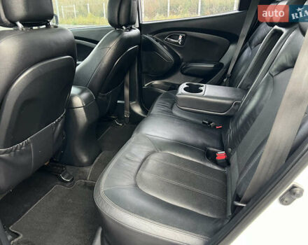 Белый Хендай их35, объемом двигателя 2 л и пробегом 172 тыс. км за 15500 $, фото 17 на Automoto.ua
