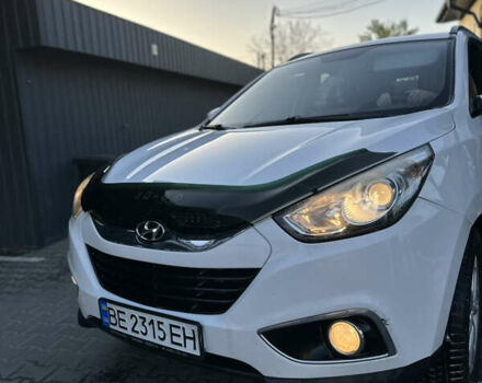 Белый Хендай их35, объемом двигателя 2 л и пробегом 180 тыс. км за 12000 $, фото 2 на Automoto.ua