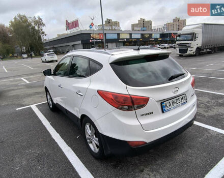 Белый Хендай их35, объемом двигателя 2 л и пробегом 191 тыс. км за 11100 $, фото 5 на Automoto.ua