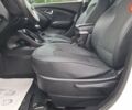 Белый Хендай их35, объемом двигателя 1.7 л и пробегом 212 тыс. км за 11400 $, фото 3 на Automoto.ua