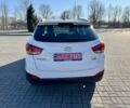 Белый Хендай их35, объемом двигателя 1.7 л и пробегом 289 тыс. км за 9400 $, фото 4 на Automoto.ua