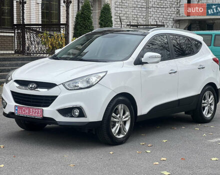 Белый Хендай их35, объемом двигателя 2 л и пробегом 172 тыс. км за 14900 $, фото 1 на Automoto.ua
