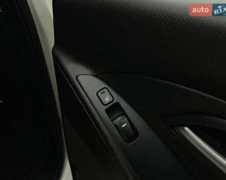 Белый Хендай их35, объемом двигателя 2 л и пробегом 178 тыс. км за 11900 $, фото 68 на Automoto.ua