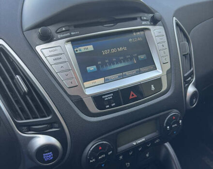 Белый Хендай их35, объемом двигателя 2 л и пробегом 157 тыс. км за 14000 $, фото 15 на Automoto.ua