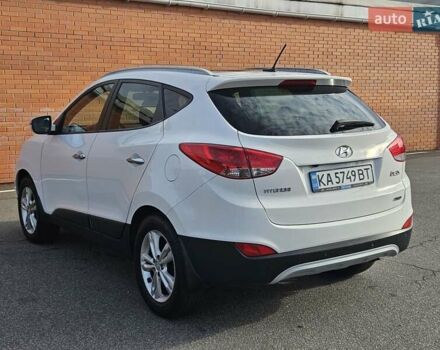 Белый Хендай их35, объемом двигателя 2 л и пробегом 137 тыс. км за 12600 $, фото 10 на Automoto.ua
