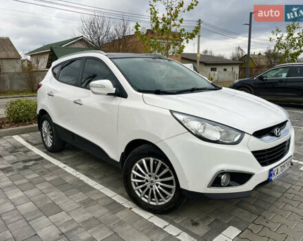 Белый Хендай их35, объемом двигателя 2 л и пробегом 168 тыс. км за 11800 $, фото 3 на Automoto.ua
