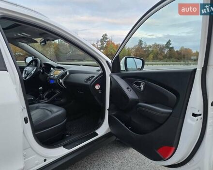 Белый Хендай их35, объемом двигателя 2 л и пробегом 211 тыс. км за 12999 $, фото 38 на Automoto.ua