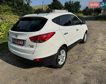 Белый Хендай их35, объемом двигателя 1.7 л и пробегом 289 тыс. км за 9400 $, фото 6 на Automoto.ua