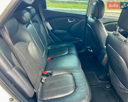 Белый Хендай их35, объемом двигателя 2 л и пробегом 172 тыс. км за 14900 $, фото 11 на Automoto.ua