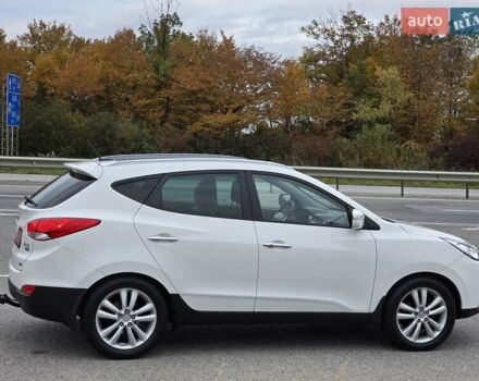 Белый Хендай их35, объемом двигателя 2 л и пробегом 211 тыс. км за 12999 $, фото 3 на Automoto.ua