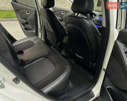 Белый Хендай их35, объемом двигателя 2 л и пробегом 178 тыс. км за 11900 $, фото 43 на Automoto.ua