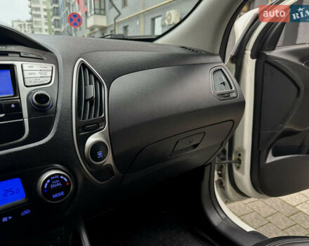 Белый Хендай их35, объемом двигателя 2 л и пробегом 178 тыс. км за 11900 $, фото 59 на Automoto.ua