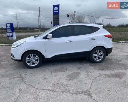 Белый Хендай их35, объемом двигателя 2 л и пробегом 143 тыс. км за 13700 $, фото 1 на Automoto.ua