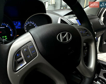 Белый Хендай их35, объемом двигателя 2 л и пробегом 178 тыс. км за 11900 $, фото 33 на Automoto.ua