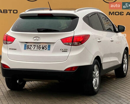 Белый Хендай их35, объемом двигателя 1.7 л и пробегом 204 тыс. км за 11500 $, фото 4 на Automoto.ua