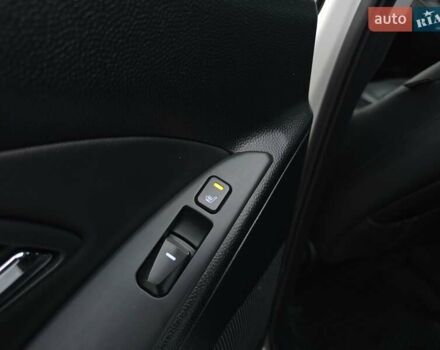 Белый Хендай их35, объемом двигателя 2 л и пробегом 211 тыс. км за 12999 $, фото 49 на Automoto.ua