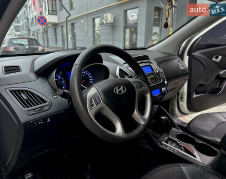 Белый Хендай их35, объемом двигателя 2 л и пробегом 178 тыс. км за 11900 $, фото 30 на Automoto.ua