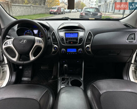 Белый Хендай их35, объемом двигателя 2 л и пробегом 178 тыс. км за 11900 $, фото 54 на Automoto.ua