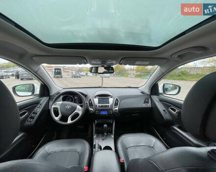 Белый Хендай их35, объемом двигателя 2 л и пробегом 240 тыс. км за 13400 $, фото 7 на Automoto.ua