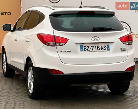 Белый Хендай их35, объемом двигателя 1.7 л и пробегом 204 тыс. км за 11500 $, фото 2 на Automoto.ua
