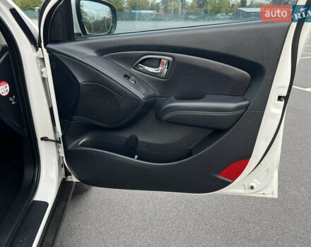 Белый Хендай их35, объемом двигателя 2 л и пробегом 172 тыс. км за 15500 $, фото 25 на Automoto.ua