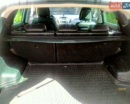 Белый Хендай их35, объемом двигателя 2 л и пробегом 129 тыс. км за 12000 $, фото 3 на Automoto.ua