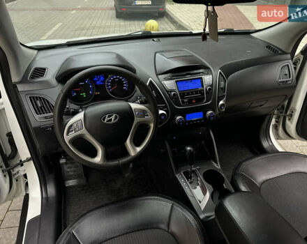 Белый Хендай их35, объемом двигателя 2 л и пробегом 178 тыс. км за 11900 $, фото 35 на Automoto.ua