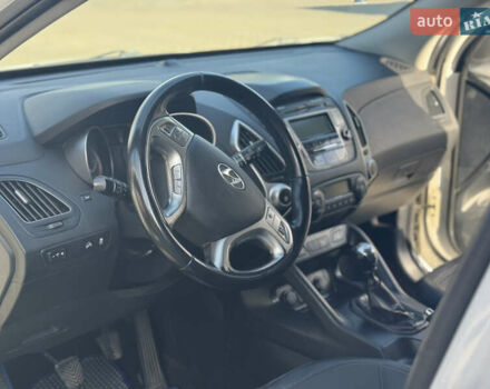 Білий Хендай іх35, об'ємом двигуна 1.69 л та пробігом 248 тис. км за 11450 $, фото 18 на Automoto.ua