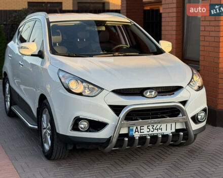 Білий Хендай іх35, об'ємом двигуна 2 л та пробігом 101 тис. км за 13800 $, фото 3 на Automoto.ua