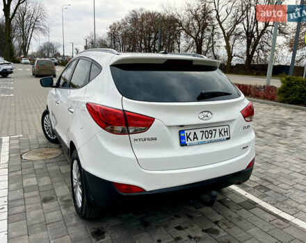 Белый Хендай их35, объемом двигателя 2 л и пробегом 168 тыс. км за 11800 $, фото 6 на Automoto.ua
