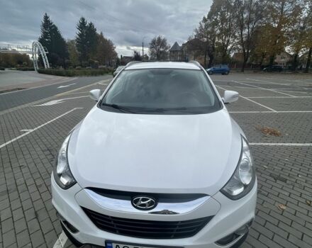Белый Хендай их35, объемом двигателя 2 л и пробегом 242 тыс. км за 12012 $, фото 3 на Automoto.ua