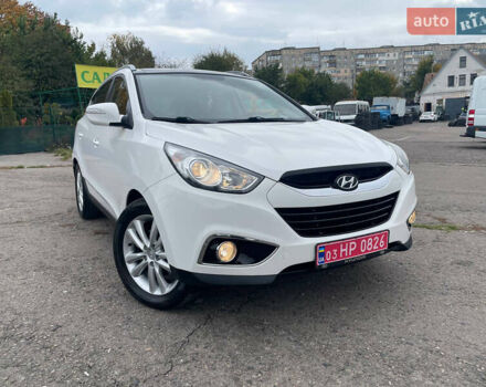 Белый Хендай их35, объемом двигателя 2 л и пробегом 240 тыс. км за 13400 $, фото 1 на Automoto.ua