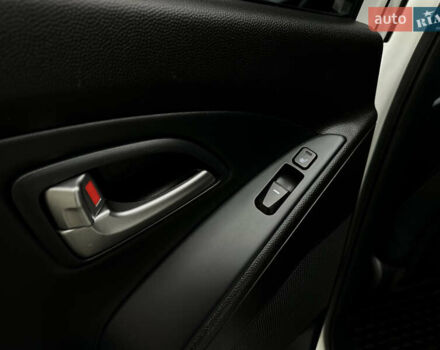 Белый Хендай их35, объемом двигателя 2 л и пробегом 178 тыс. км за 11900 $, фото 42 на Automoto.ua