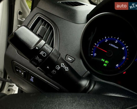 Белый Хендай их35, объемом двигателя 2 л и пробегом 178 тыс. км за 11900 $, фото 63 на Automoto.ua