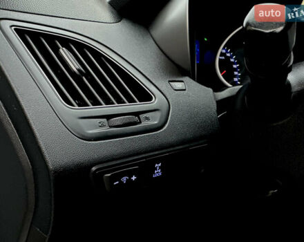 Белый Хендай их35, объемом двигателя 2 л и пробегом 178 тыс. км за 11900 $, фото 31 на Automoto.ua