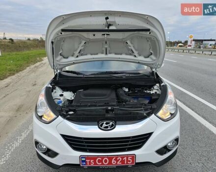 Белый Хендай их35, объемом двигателя 2 л и пробегом 211 тыс. км за 12999 $, фото 61 на Automoto.ua