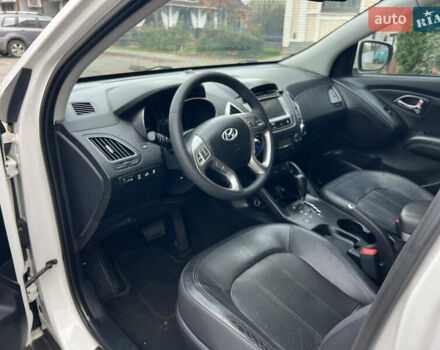 Белый Хендай их35, объемом двигателя 2 л и пробегом 172 тыс. км за 14900 $, фото 16 на Automoto.ua