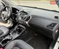 Білий Хендай іх35, об'ємом двигуна 2 л та пробігом 132 тис. км за 9999 $, фото 37 на Automoto.ua