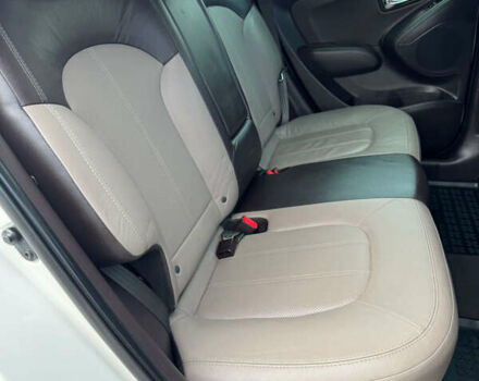 Белый Хендай их35, объемом двигателя 2 л и пробегом 169 тыс. км за 13300 $, фото 16 на Automoto.ua