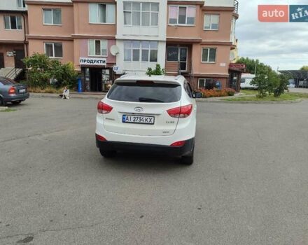 Белый Хендай их35, объемом двигателя 2 л и пробегом 151 тыс. км за 13500 $, фото 4 на Automoto.ua