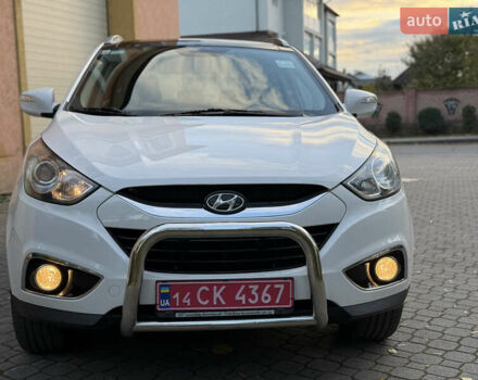 Белый Хендай их35, объемом двигателя 2 л и пробегом 204 тыс. км за 13950 $, фото 3 на Automoto.ua