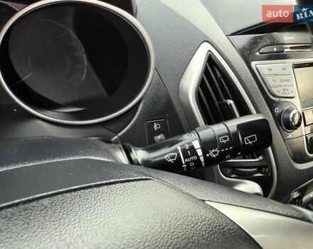 Білий Хендай іх35, об'ємом двигуна 2 л та пробігом 132 тис. км за 9999 $, фото 28 на Automoto.ua