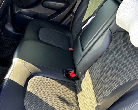 Белый Хендай их35, объемом двигателя 2 л и пробегом 99 тыс. км за 12500 $, фото 3 на Automoto.ua