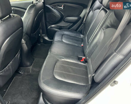 Белый Хендай их35, объемом двигателя 2 л и пробегом 172 тыс. км за 14900 $, фото 9 на Automoto.ua
