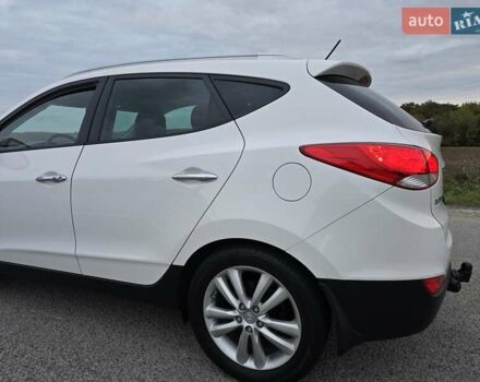 Белый Хендай их35, объемом двигателя 2 л и пробегом 211 тыс. км за 12999 $, фото 19 на Automoto.ua