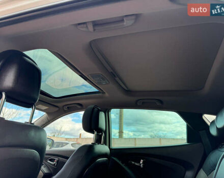 Белый Хендай их35, объемом двигателя 2 л и пробегом 169 тыс. км за 13300 $, фото 17 на Automoto.ua